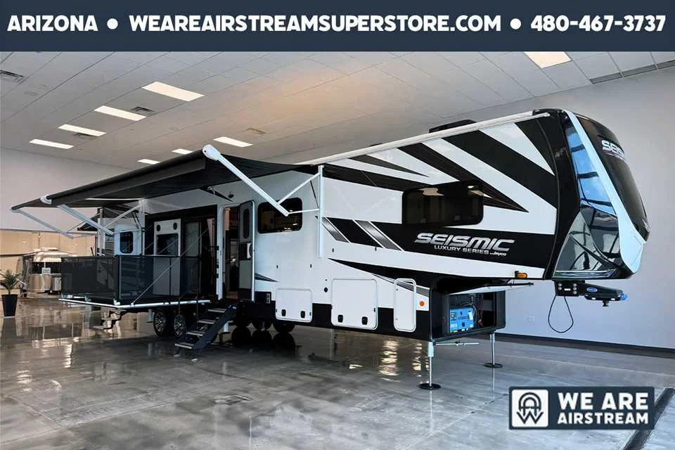 Used 2024 WHITE JAYCO  image 1