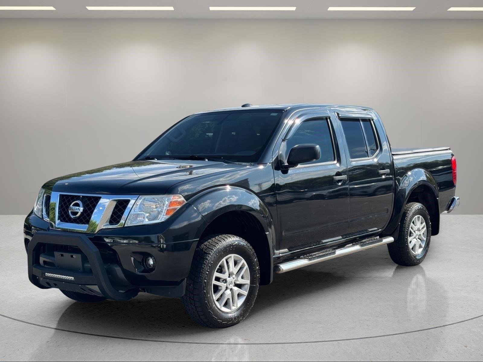 Used 2018 Magnetic Black Nissan SV V6 image 1