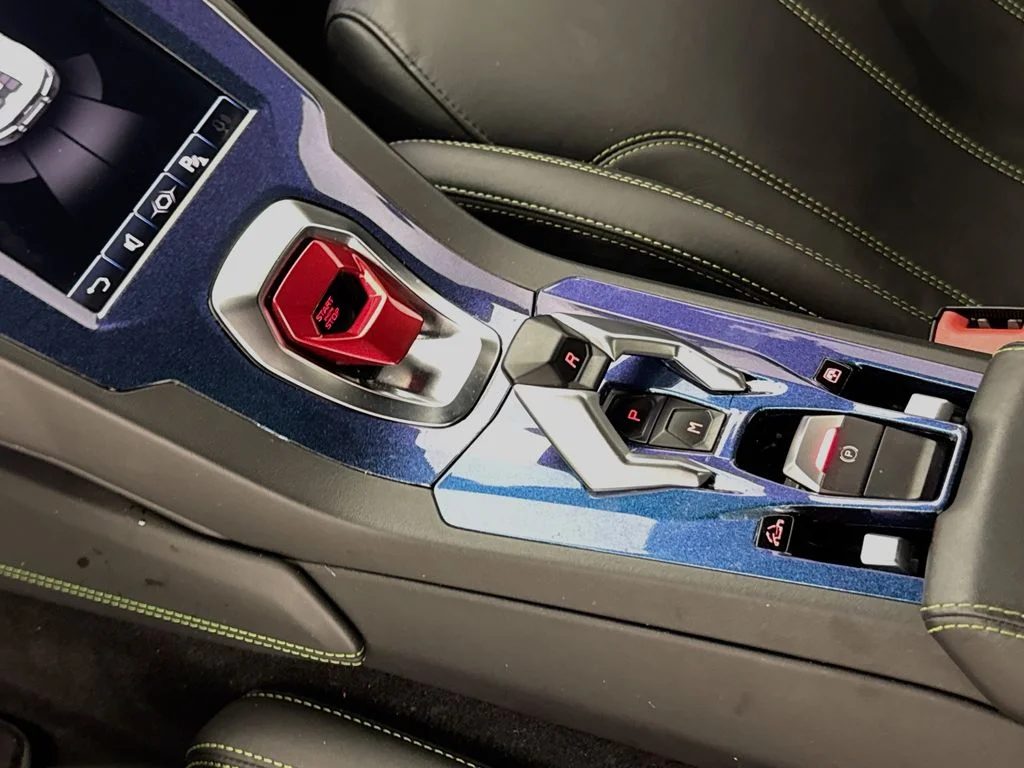 Used 2020  Lamborghini  image 17
