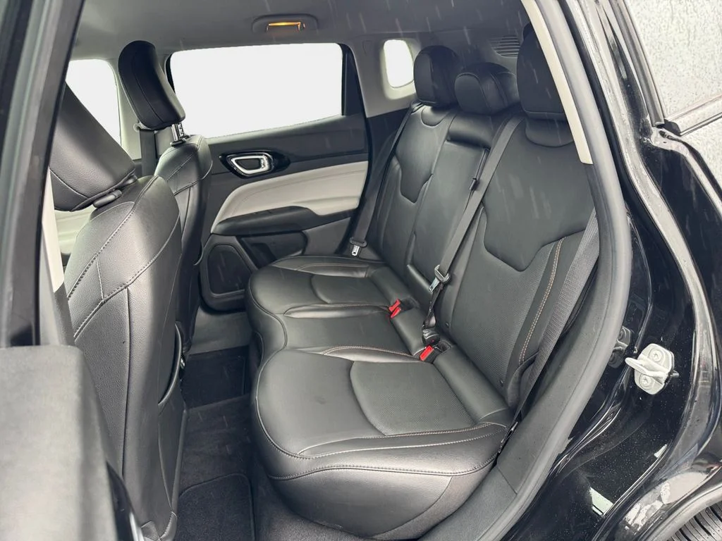 Used 2022 Diamond Black Crystal Pearlcoat Jeep Limited image 20