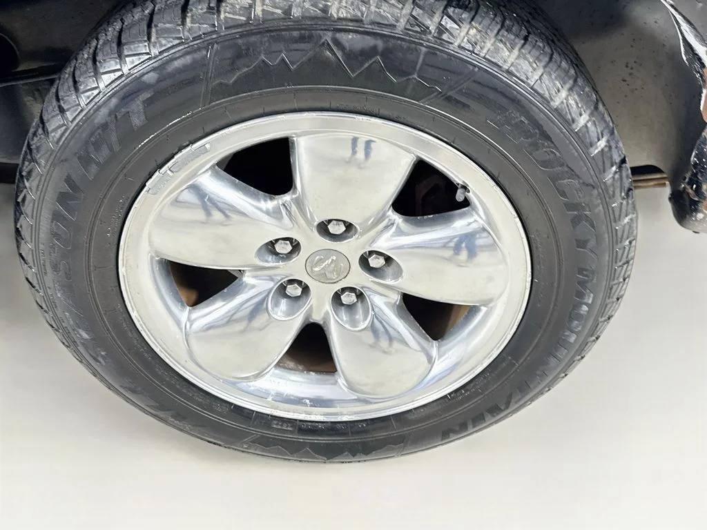 Used 2004 Black Dodge SLT image 34