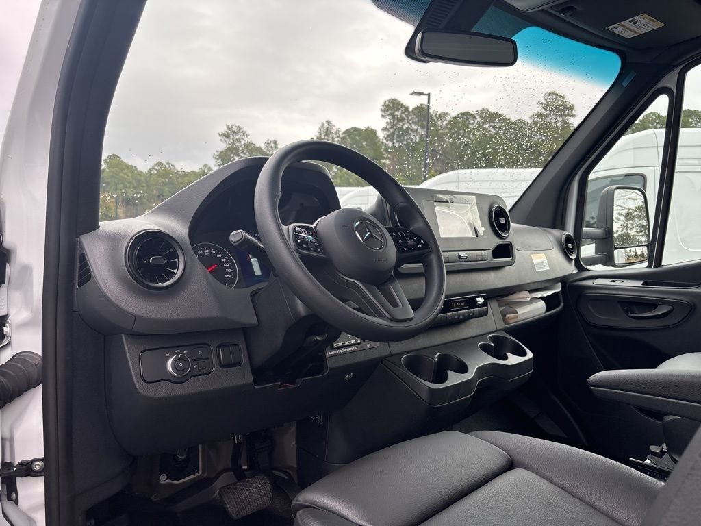 Used 2022 White Mercedes-Benz 144 Cab Chassis image 28