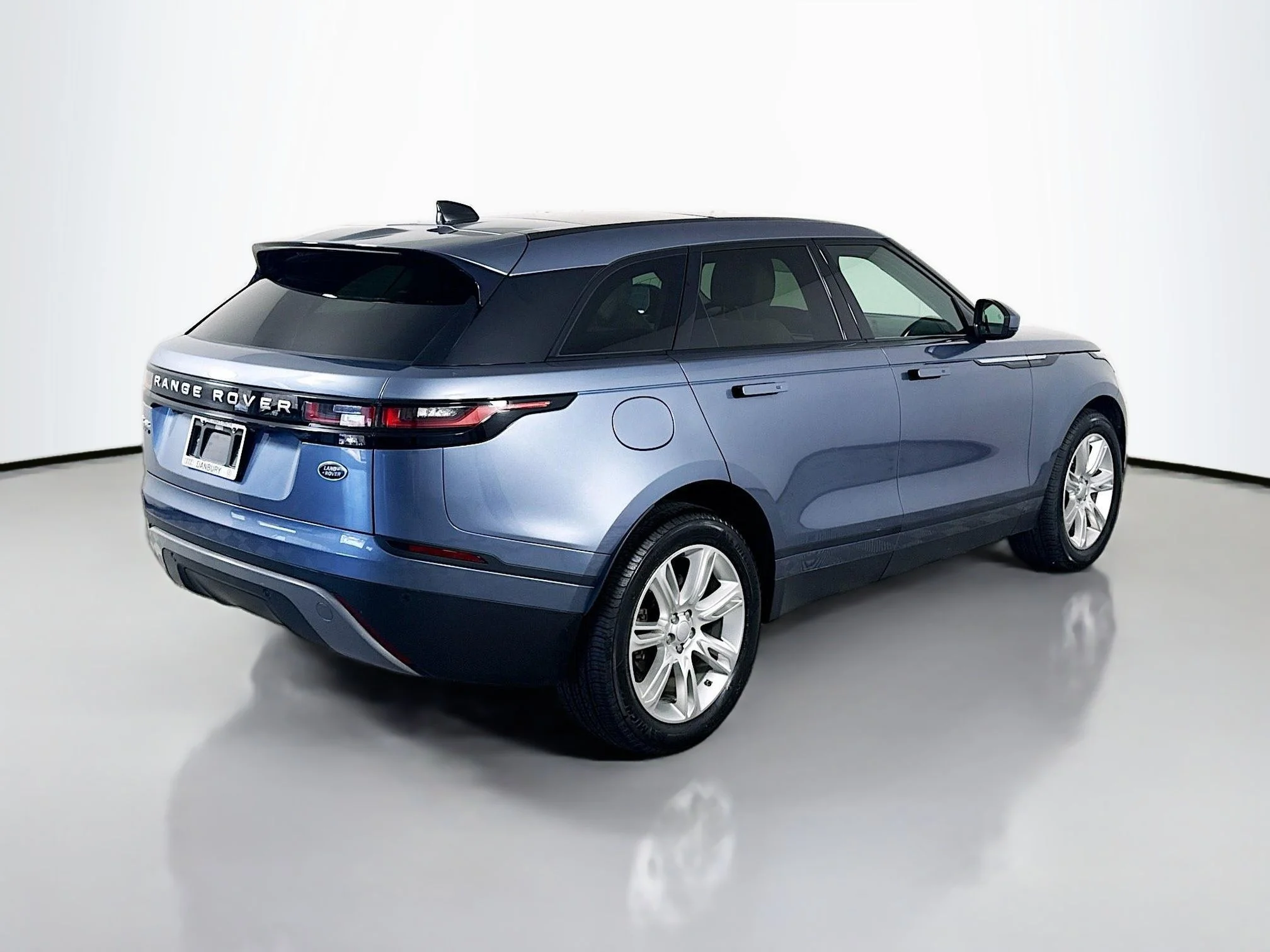 Used 2020 White Land Rover S image 9