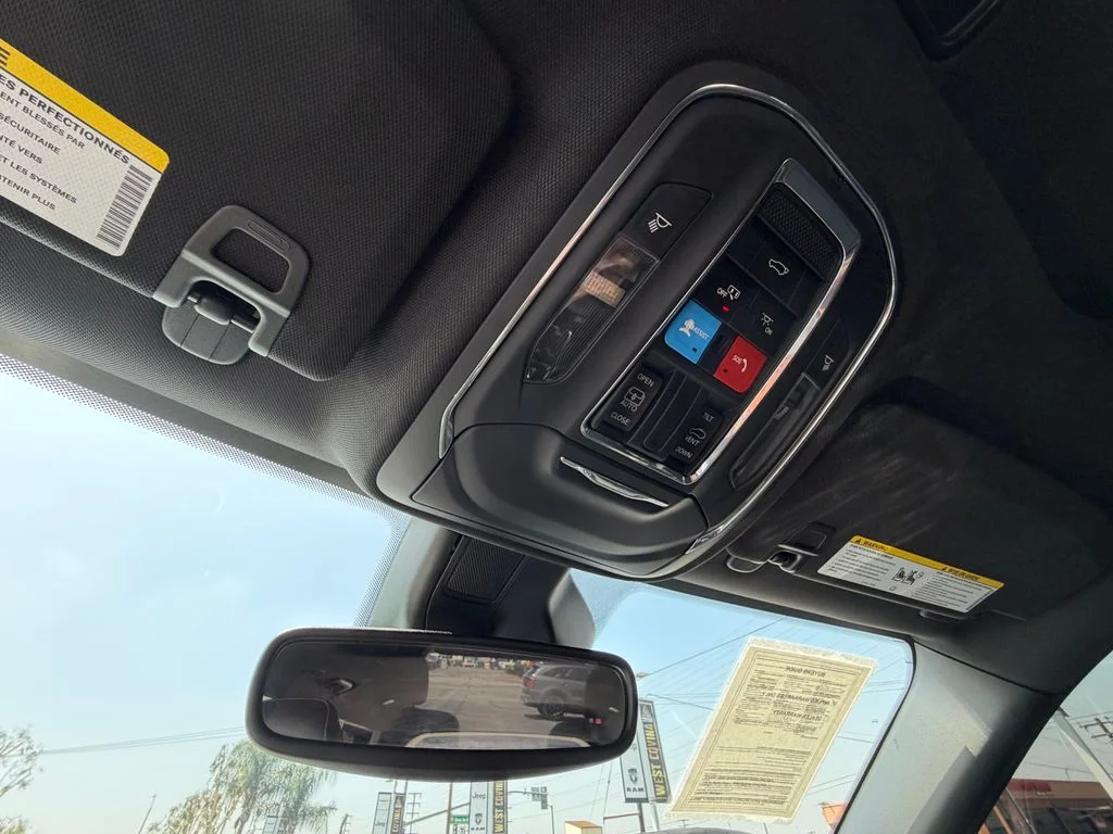 Used 2023 Silver Jeep Altitude image 22