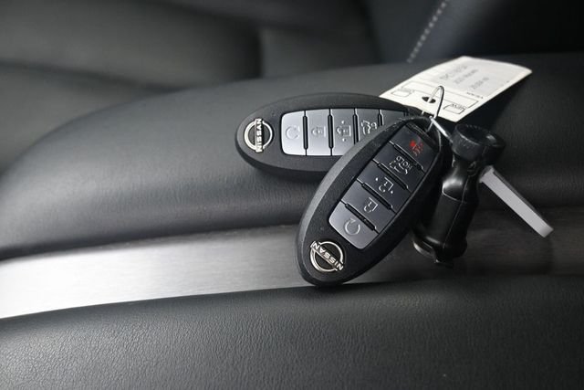 Used 2023 Black Nissan SL image 9