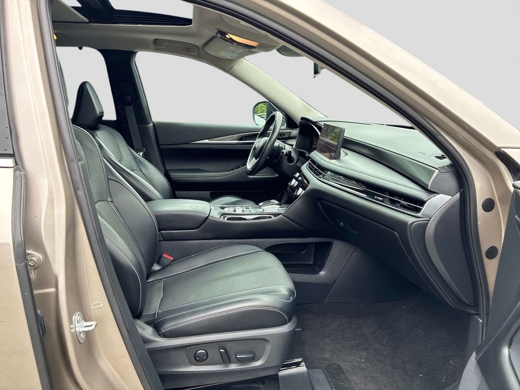 Used 2023 Silver INFINITI LUXE image 10