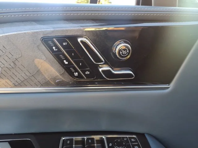 Used 2026 Luna Metallic (No longer available to order) Cadillac Premium Luxury image 15