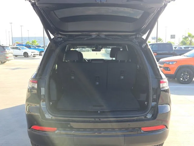 Used 2025 Black Jeep Altitude X image 7