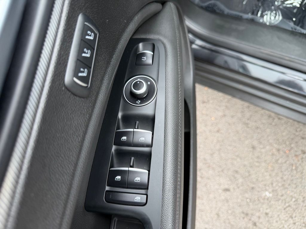 Used 2018 Vulcano Black Metallic Alfa Romeo Base image 14