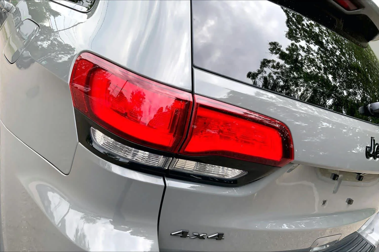 Used 2019 Sting-Gray Clearcoat Jeep Altitude image 27