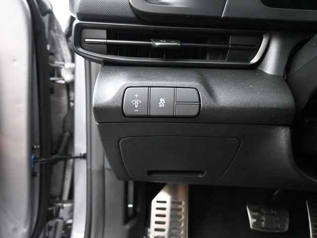 Used 2025 Silver Hyundai SEL Sport image 17