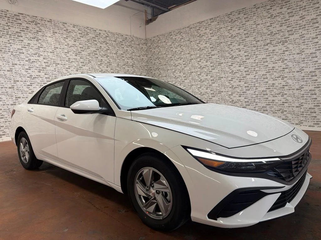 New 2026 Serenity White Hyundai SE image 1