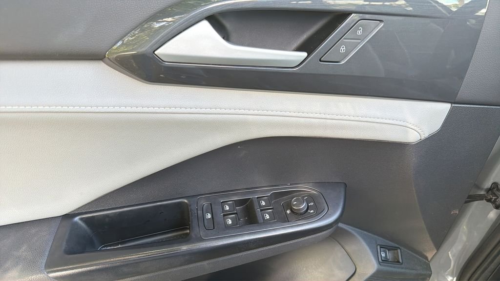Used 2022  Volkswagen 1.5T SEL image 21
