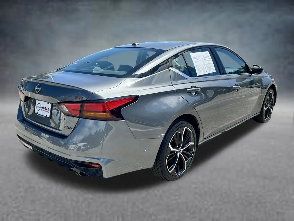 Used 2025 Gray Nissan 2.5 SR image 5