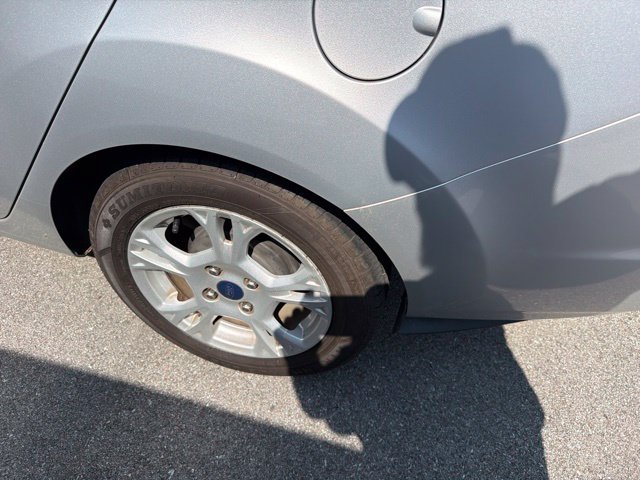 Used 2014 Ingot Silver Metallic Ford SE image 6