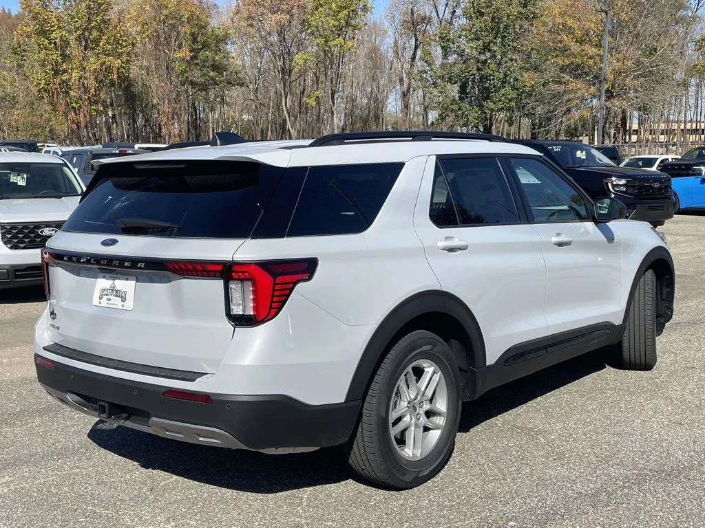 New 2026 Space White Metallic Ford Active image 3