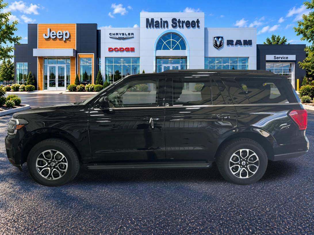 Used 2024 Ford Expedition XLT with VIN 1FMJU1J82REA60151 for sale in Kansas City