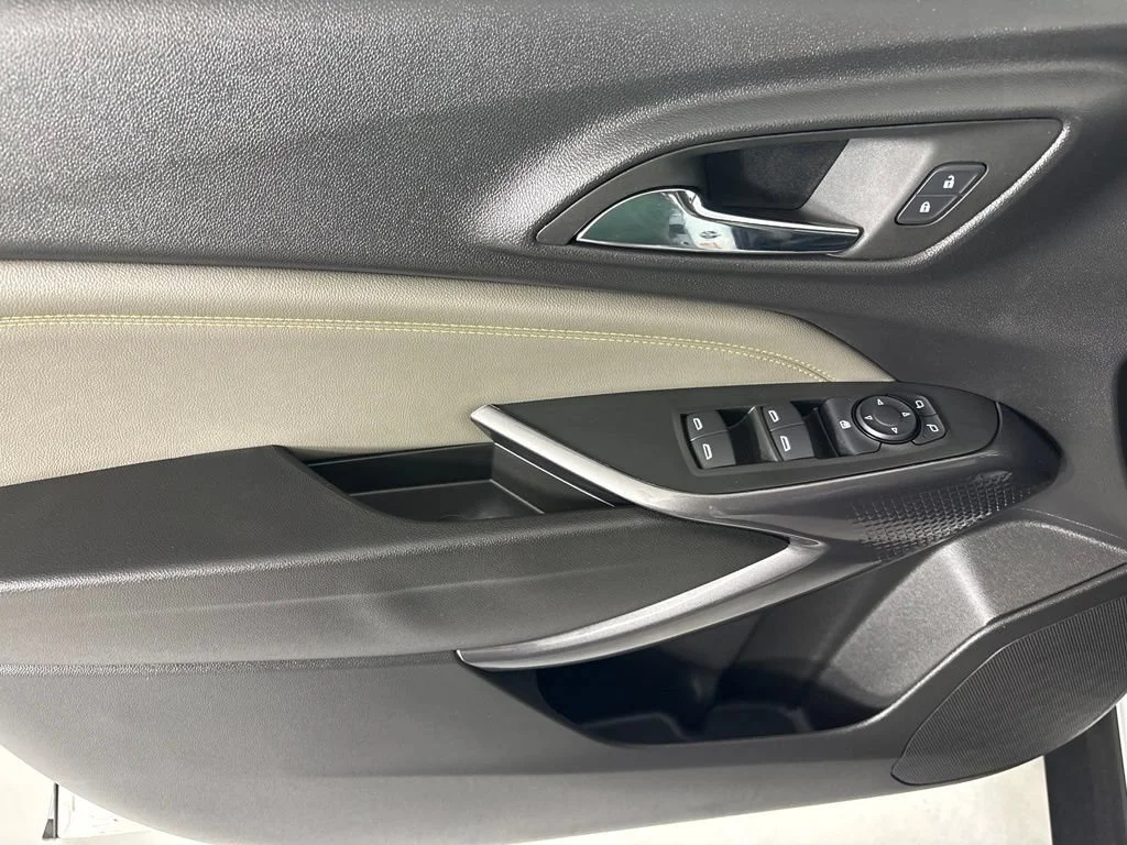 New 2026 Summit White Chevrolet ACTIV image 22