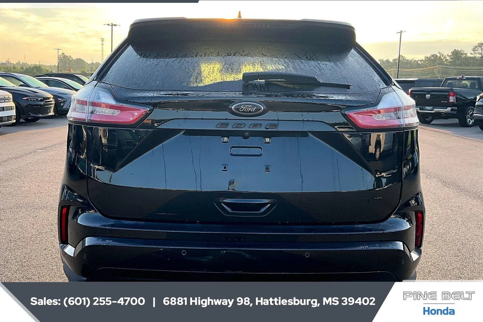 Used 2022 Agate Black Ford SE image 4