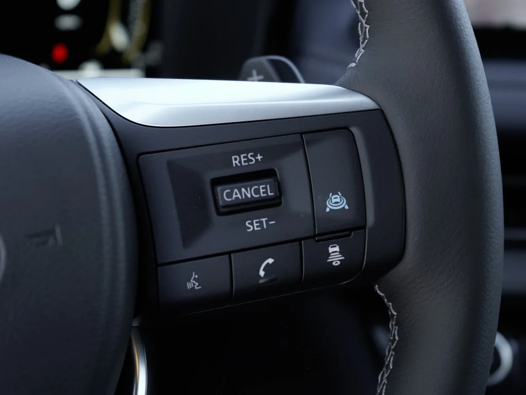 New 2027 2T RAD WHT INFINITI Sport AWD image 19