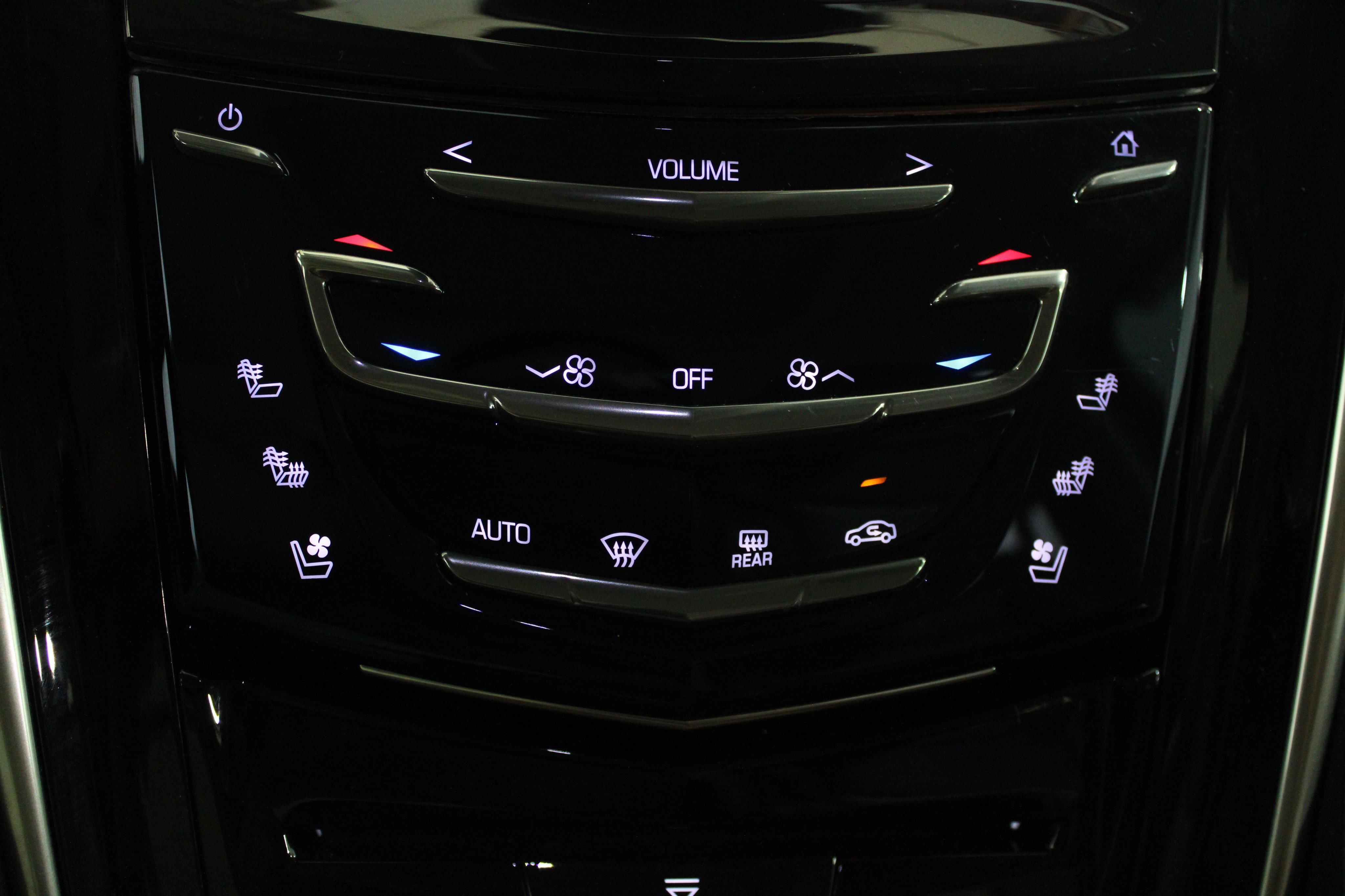 Used 2020 Crystal White Tricoat Cadillac Premium Luxury 4x4 image 18