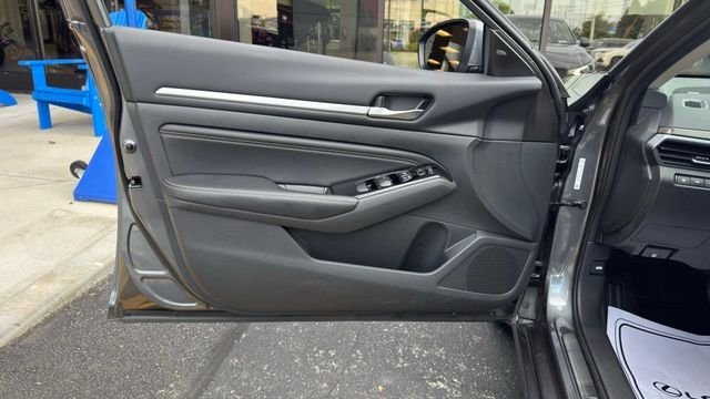 Used 2022 Gun Metallic Nissan 2.5 SL image 15