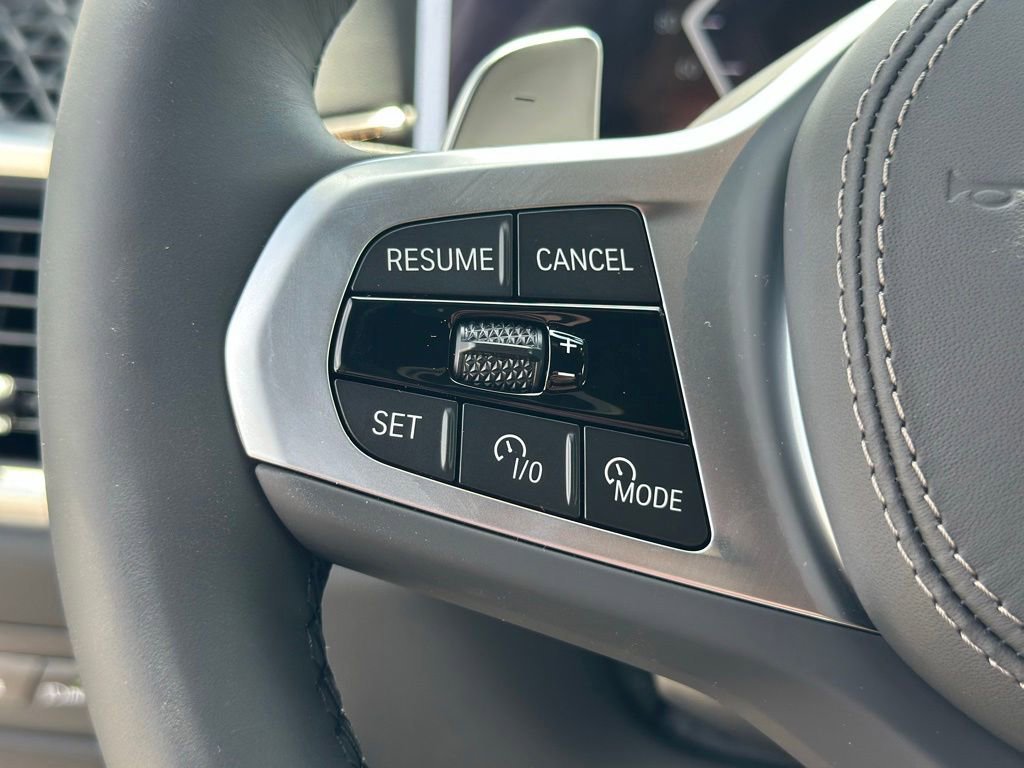 New 2026 Skyscraper Grey Metallic BMW xDrive50e image 31