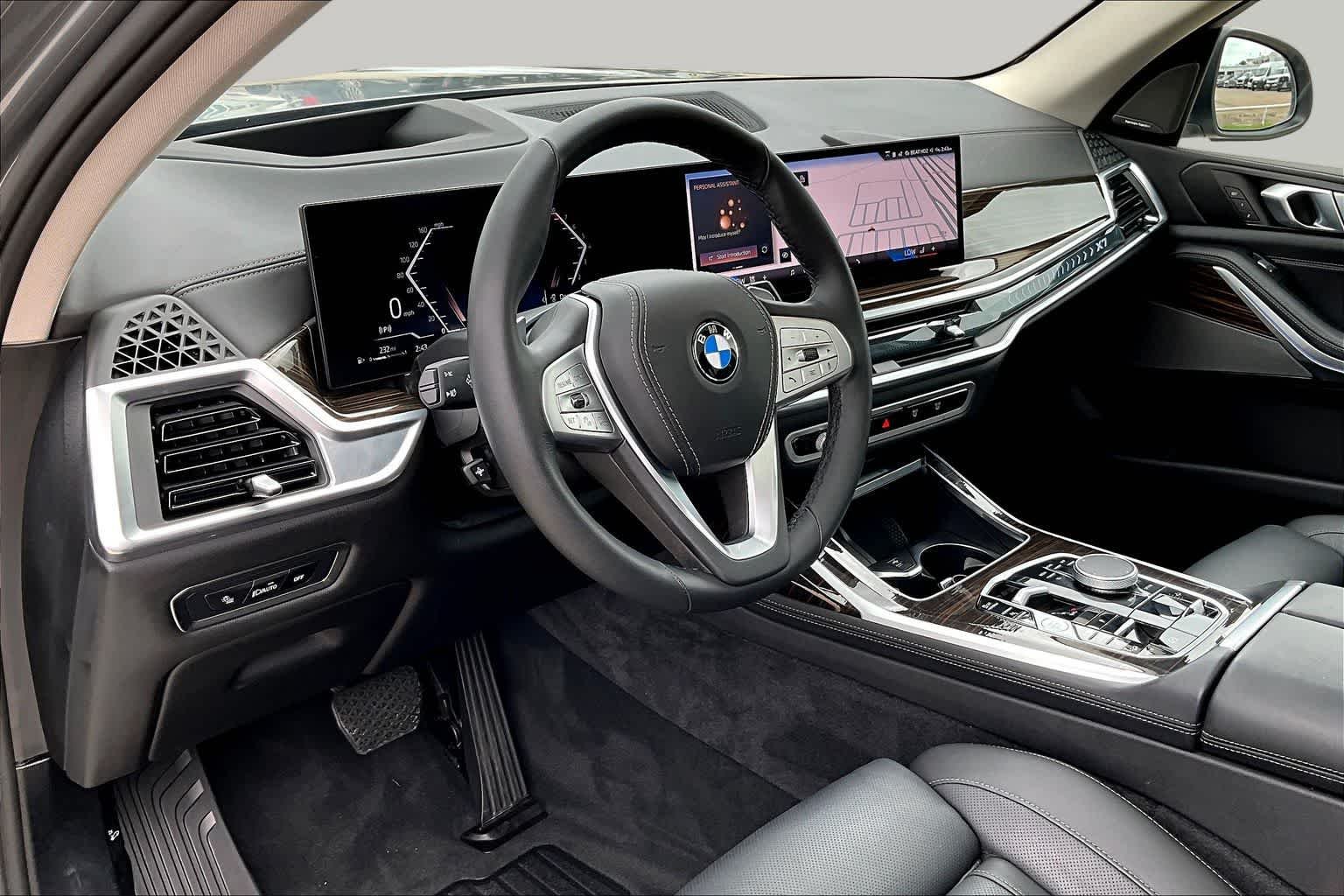 Used 2026 Skyscraper Grey Metallic BMW xDrive40i image 17