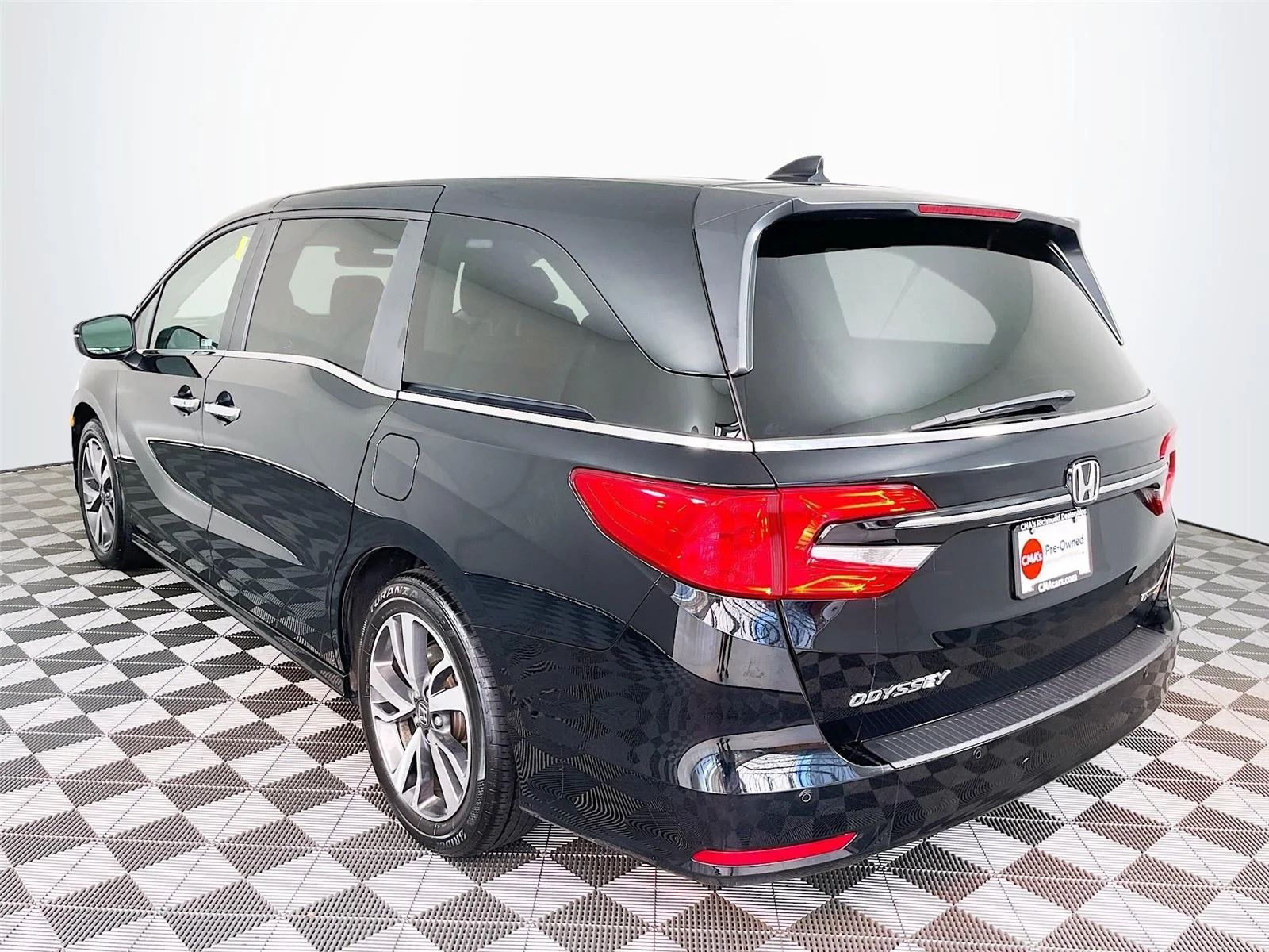 Certified Used 2024 Crystal Black Pearl Honda Touring image 7
