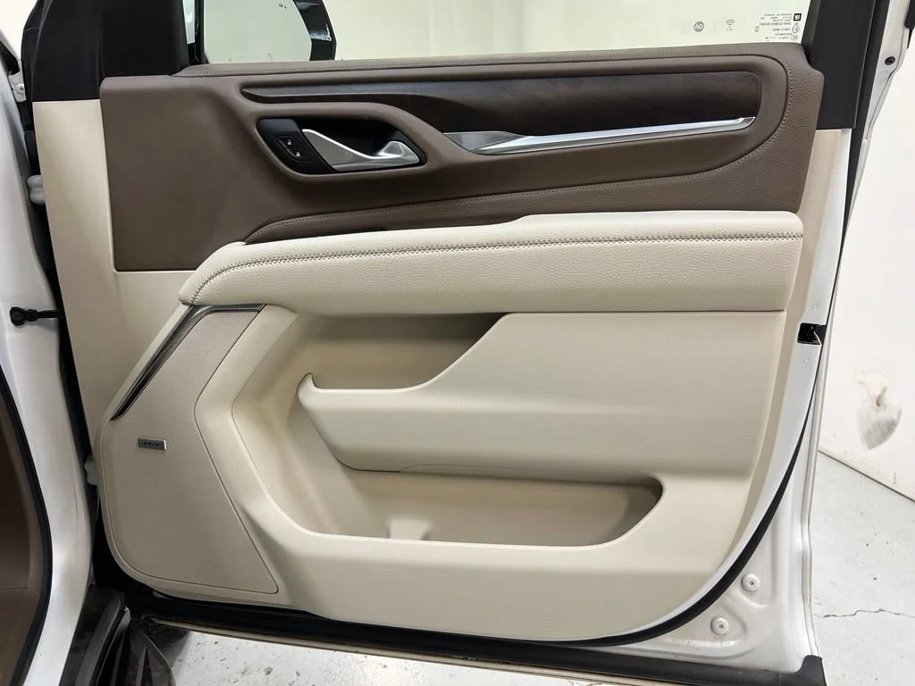 Used 2024 White Frost Tricoat GMC Denali image 34
