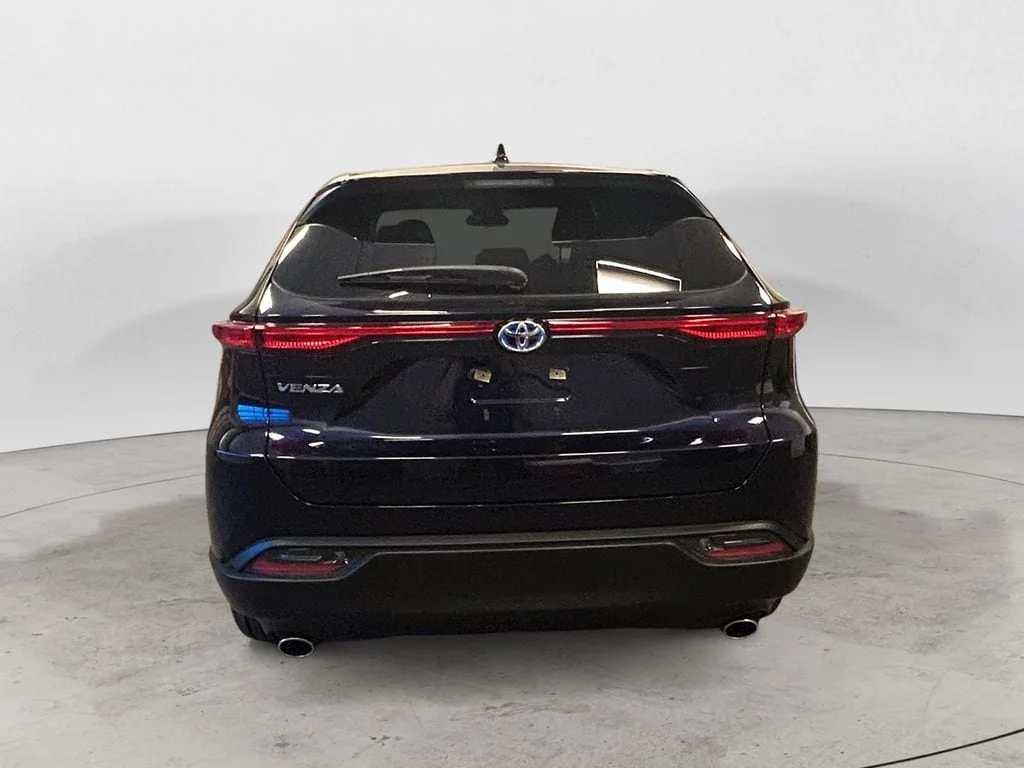 Used 2024 Blueprint Toyota LE image 4
