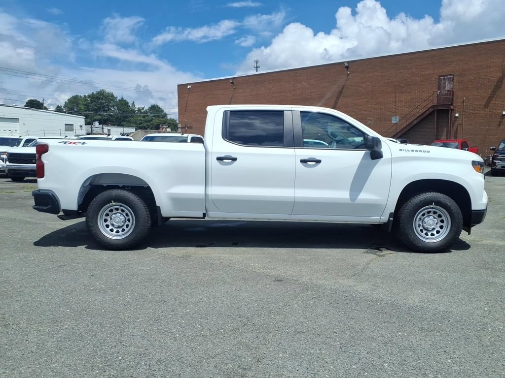 New 2026 Summit White Chevrolet WT image 30
