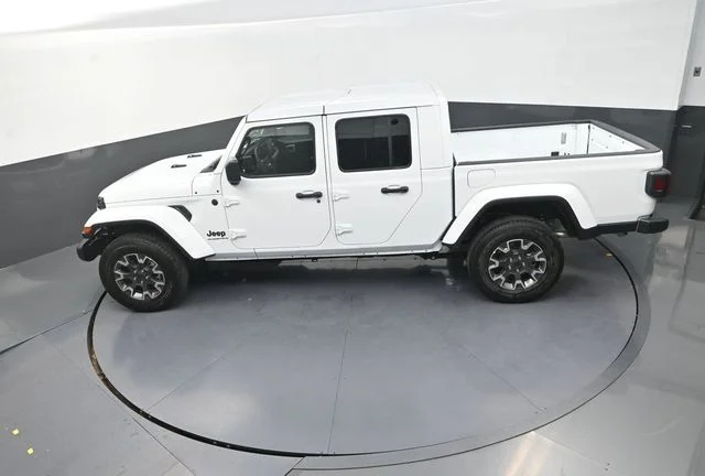 New 2026 Bright White Clear-Coat Exterior Paint Jeep Sahara image 15