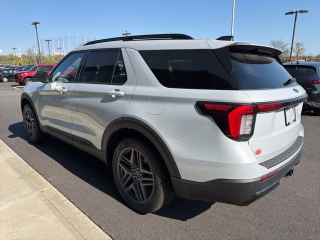 New 2026 Space White Metallic Ford ST-Line image 5