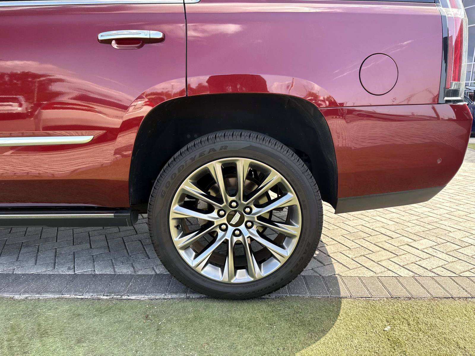 Used 2019 Red Passion Tintcoat CADILLAC Platinum Edition image 11