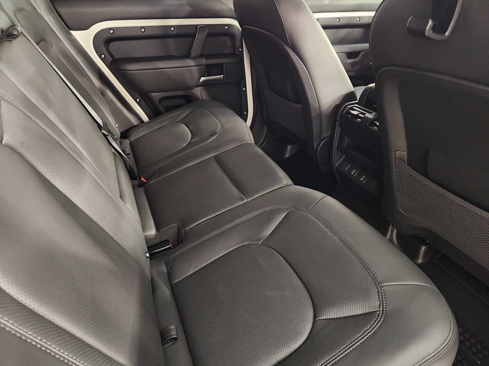 Used 2026 Fuji White Land Rover S image 30