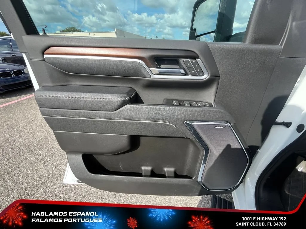 Used 2025 Summit White GMC Denali image 22