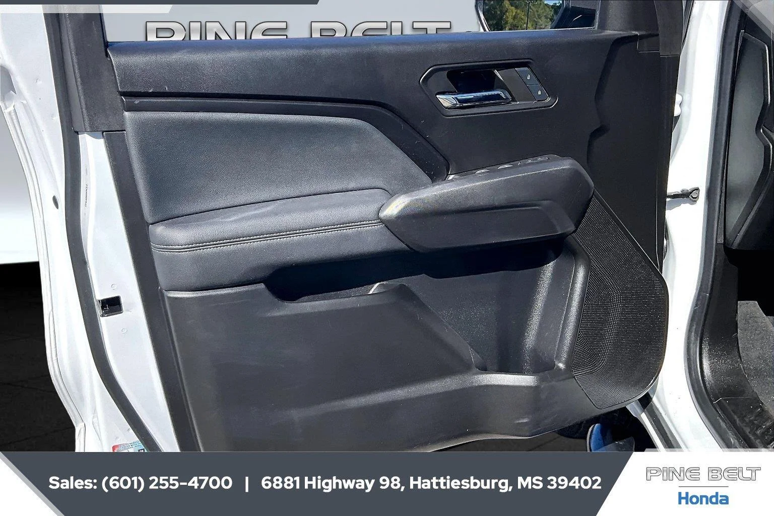 Used 2024 Summit White Chevrolet 4WD LT image 17