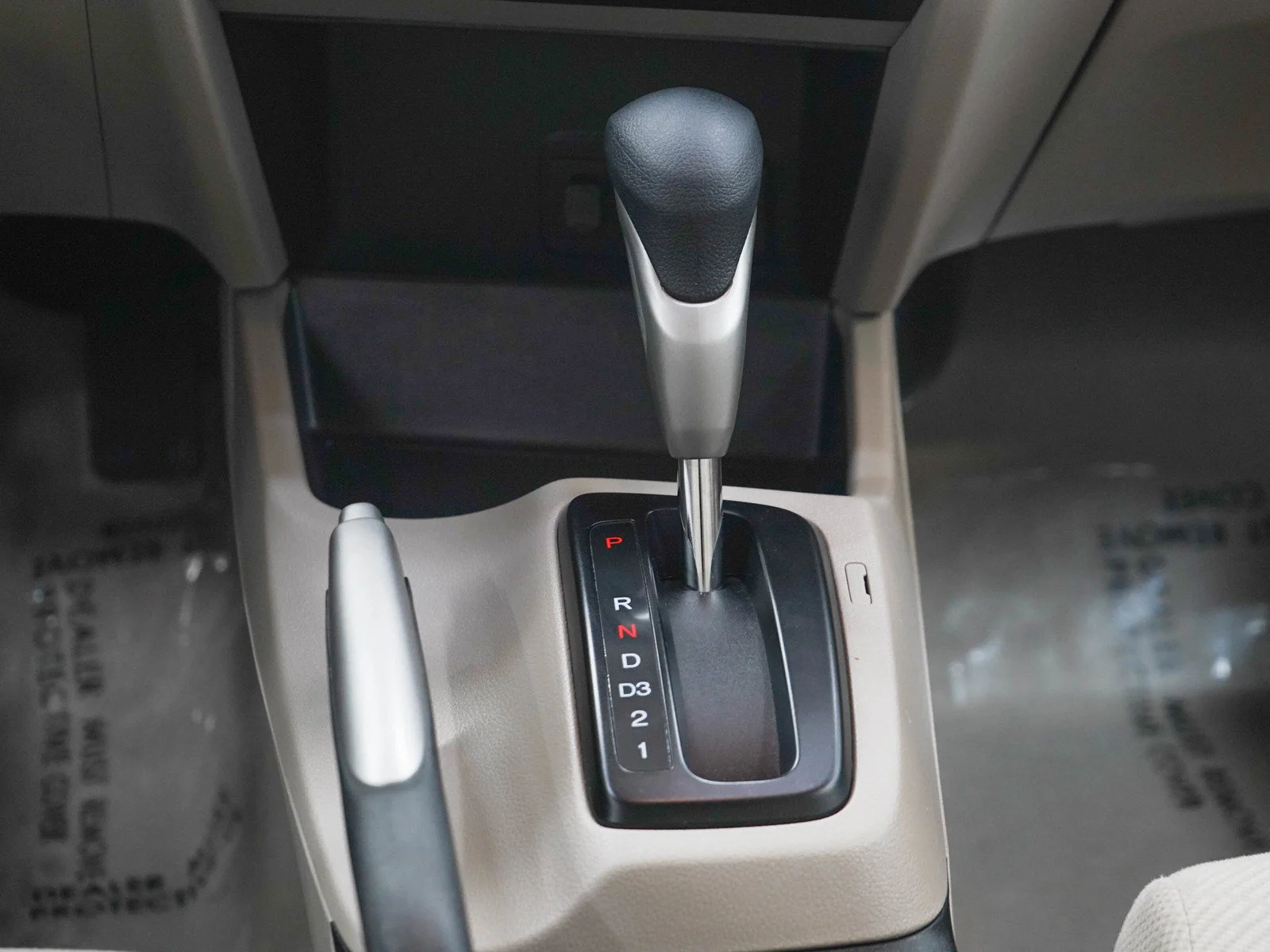 Used 2012 Urban Titanium Metallic Honda 4dr Auto LX image 17
