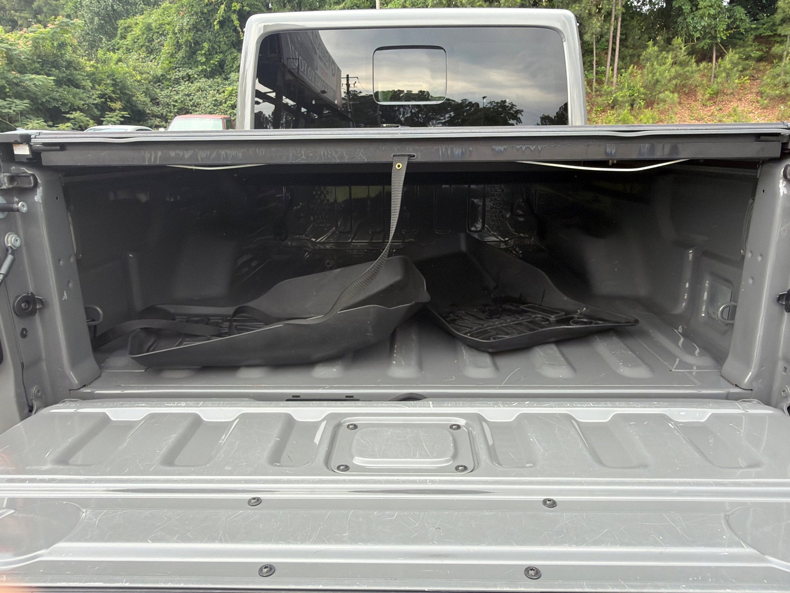 Used 2023 Sting-Gray Clearcoat Jeep High Altitude image 18