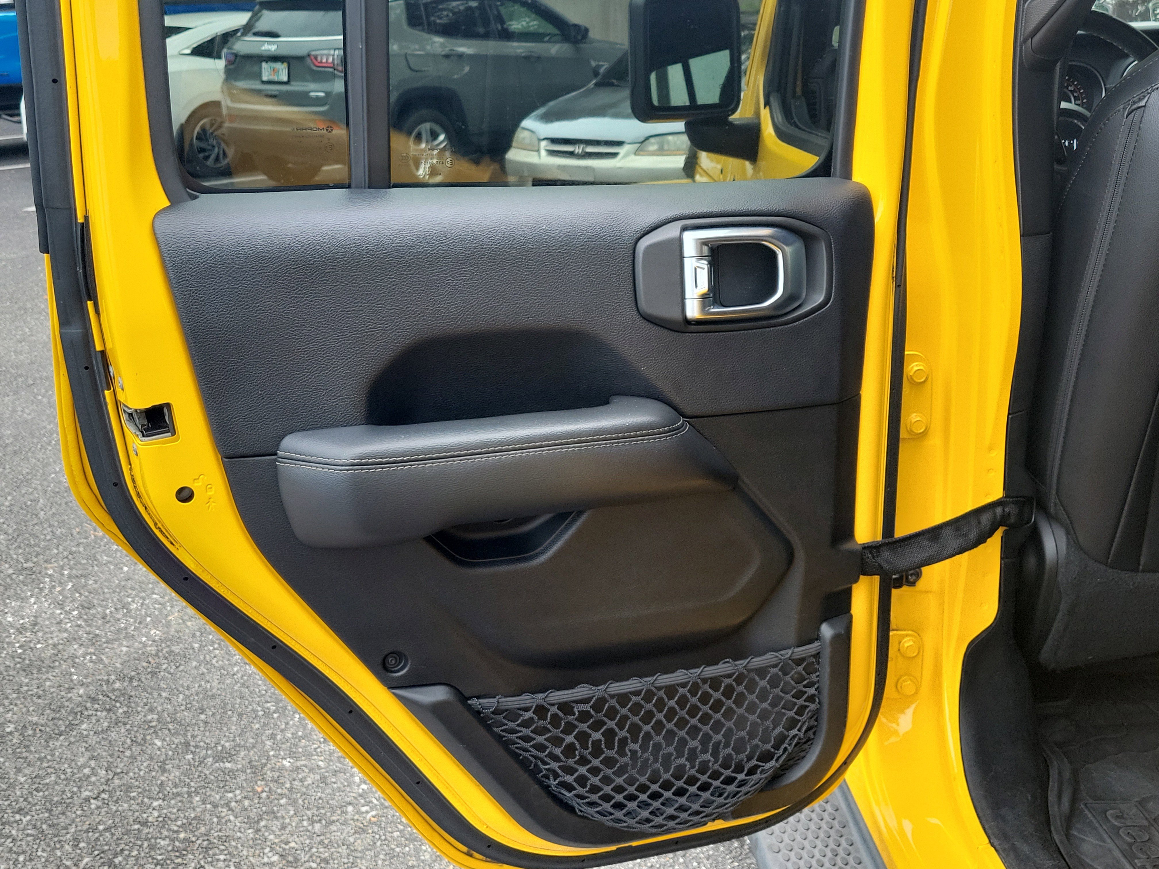 Used 2018 Hellayella Clearcoat Jeep Sahara image 13