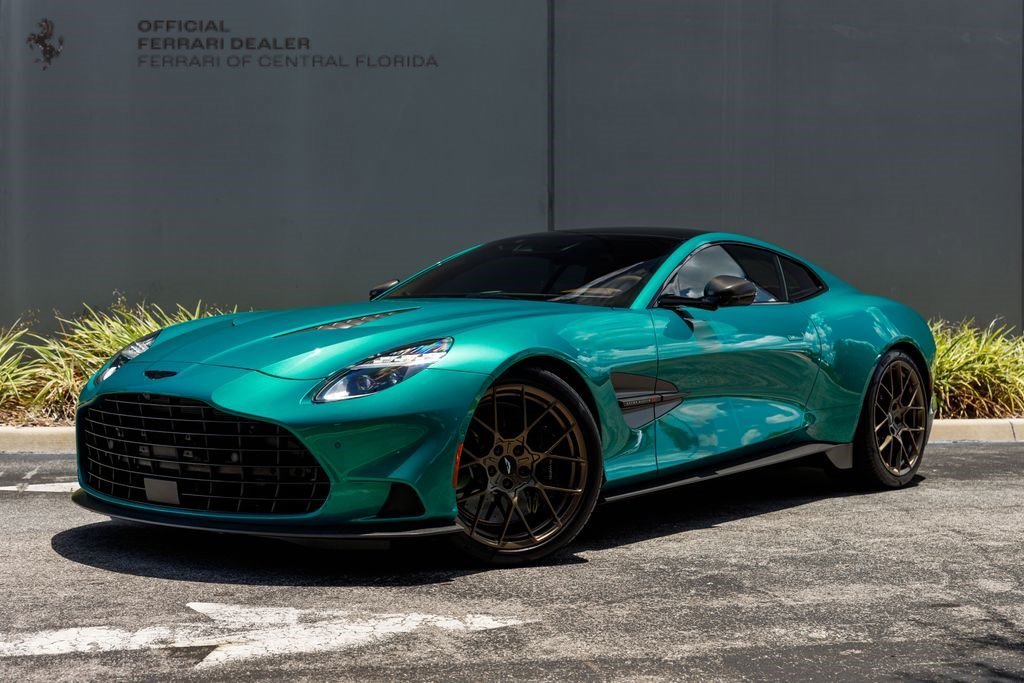 2025 Aston Martin Vanquish Coupe's photo