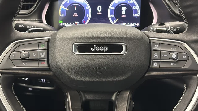 New 2026 Bright White Clear-Coat Exterior Paint Jeep Altitude image 16