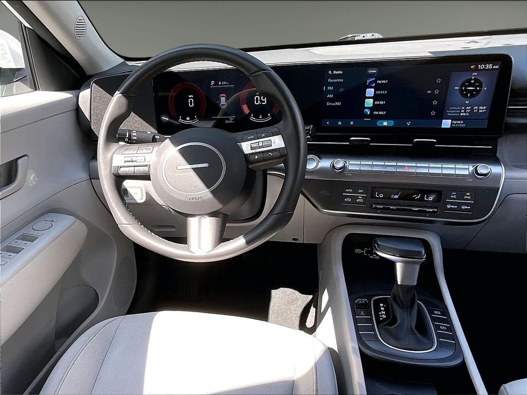Used 2025 Atlas White Hyundai SEL image 17