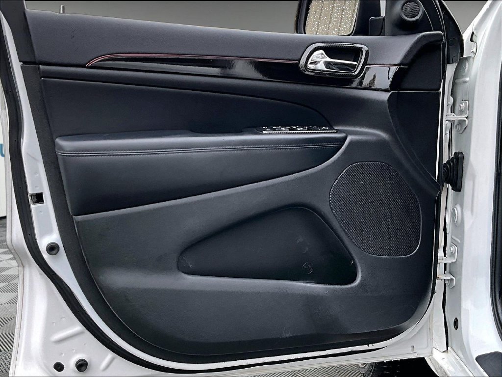 Used 2017 Bright White Clearcoat Jeep Altitude image 9