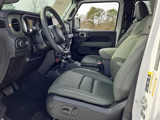 New 2026 Bright White Clear-Coat Exterior Paint Jeep Mojave X image 13