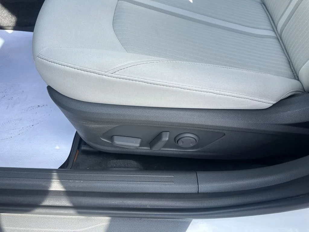 Used 2024 White Hyundai SEL image 18