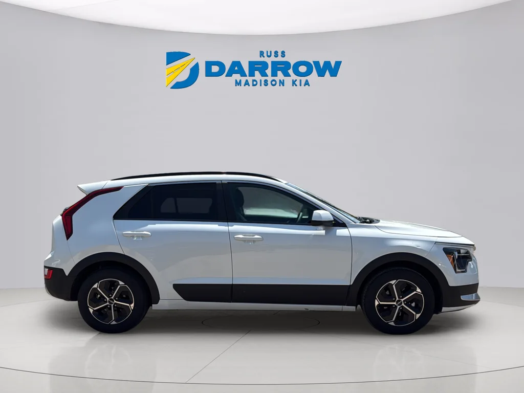 Used 2025 Snow White Pearl Kia LX image 6