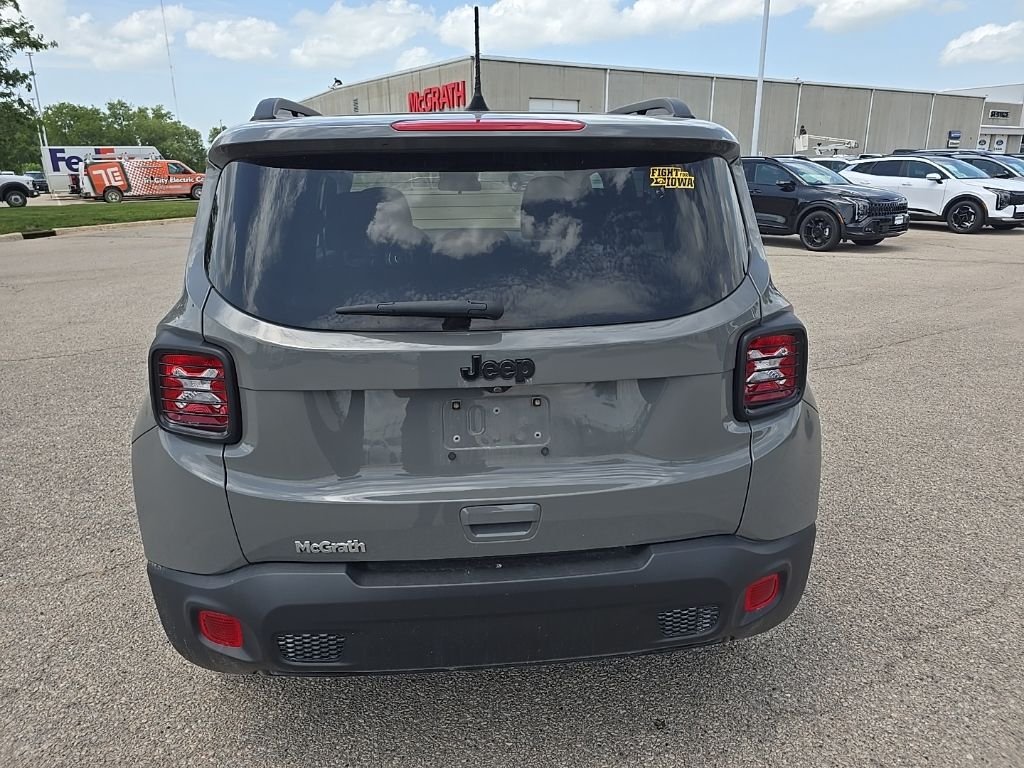 Used 2019 Gray Jeep Latitude image 6