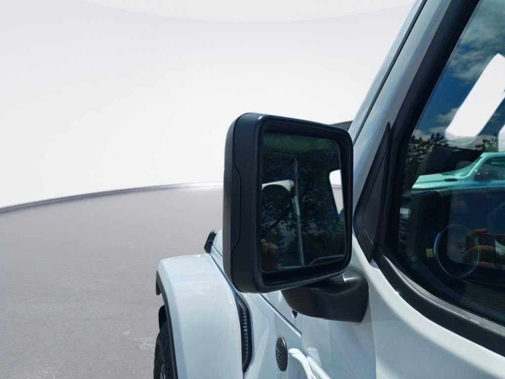 New 2026 Bright White Clear-Coat Exterior Paint Jeep Sahara image 16